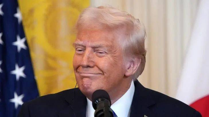 原创            美国终于老实了！特朗普已经签字，全球收到消息，中国帮了美国大忙