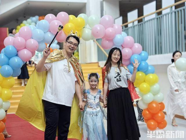 舞台绽放，用艺术讲述自己的成长故事！市南区太湖路幼儿园2025届大班毕业典礼温情举行