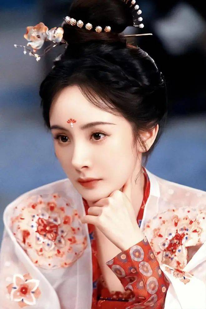 原创            《长安的荔枝》杨幂唐装美爆了！于正大赞她泪光一闪全哭