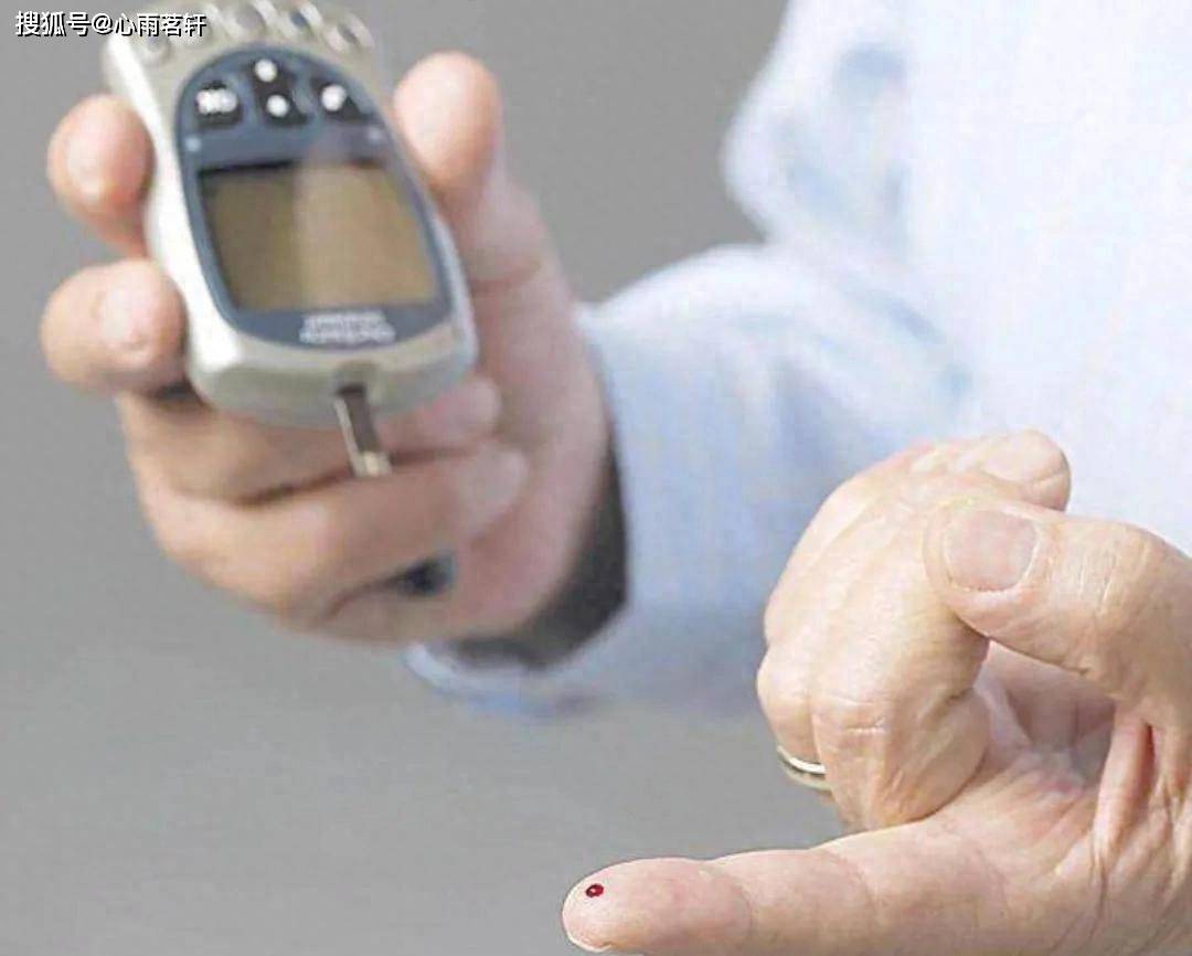 原创            二甲双胍三个特点：抑制肝葡萄糖输出，2型糖尿病，引起呕吐腹泻