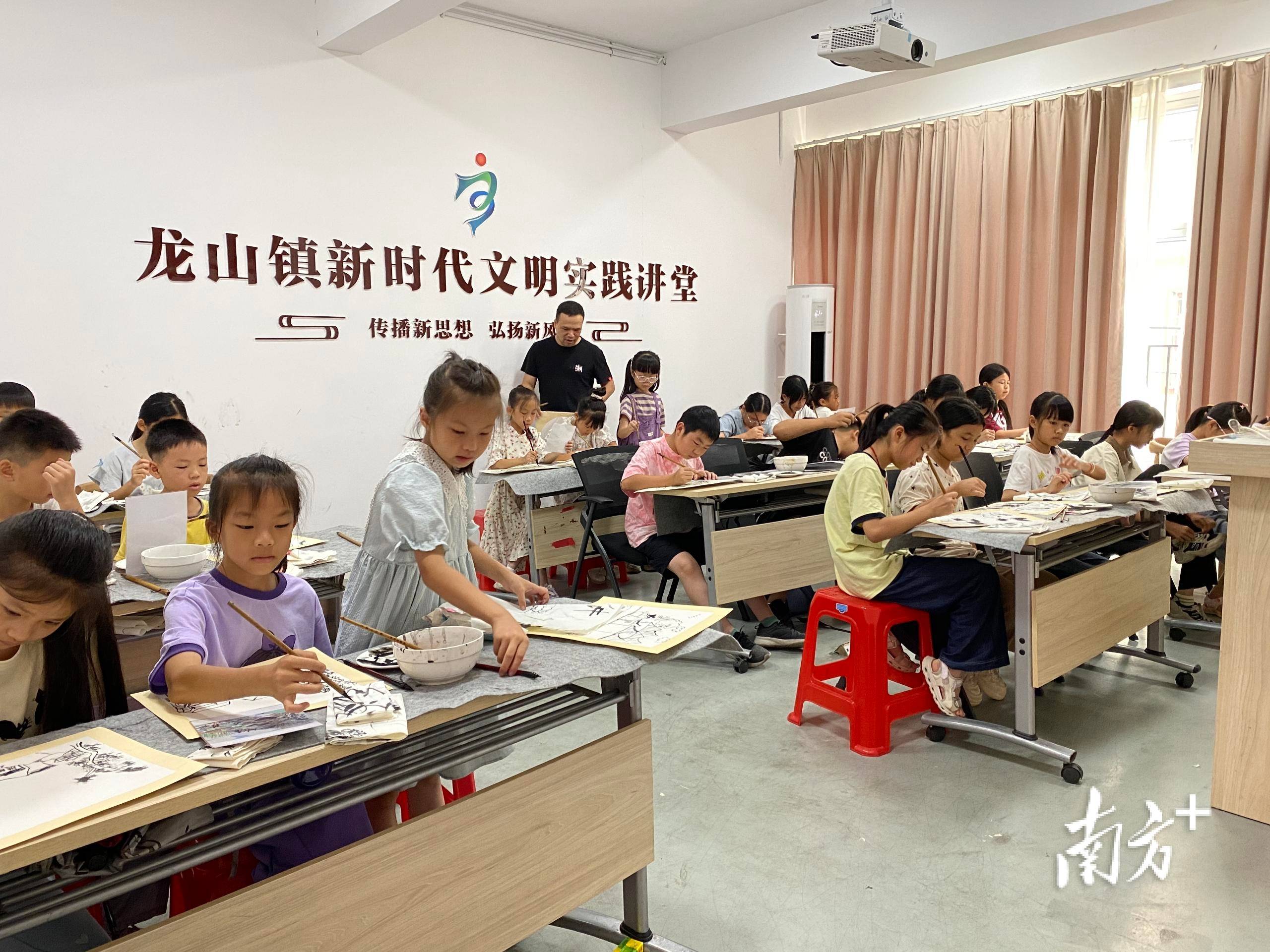 佛冈龙山少年宫点亮农村儿童艺术梦想