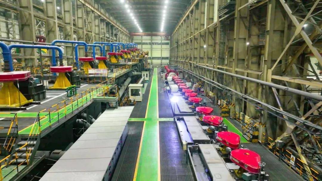 6名大学生因格栅板脱落坠入浮选槽溺亡，商家称板子防腐蚀但承受能力有限，建议下方加支撑