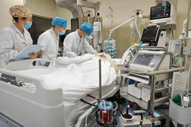 52岁男子糖尿病死亡，医生叹息：把3样当饭吃，血管再好也扛不住