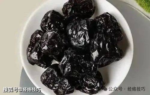 原创            红枣补气血有讲究，炒蒸后吃更合适