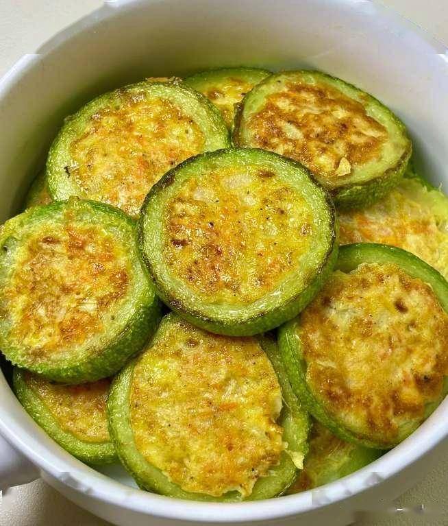 原创            西葫芦这样煎太绝了，比炸鸡腿还酥脆，减脂期连吃10天不腻