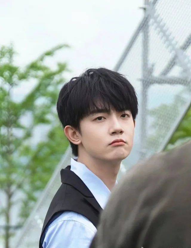 小矮个导演撩顶流小生？李明德被判刑了？敖瑞鹏虐粉？屈楚萧带新人？姨太问答