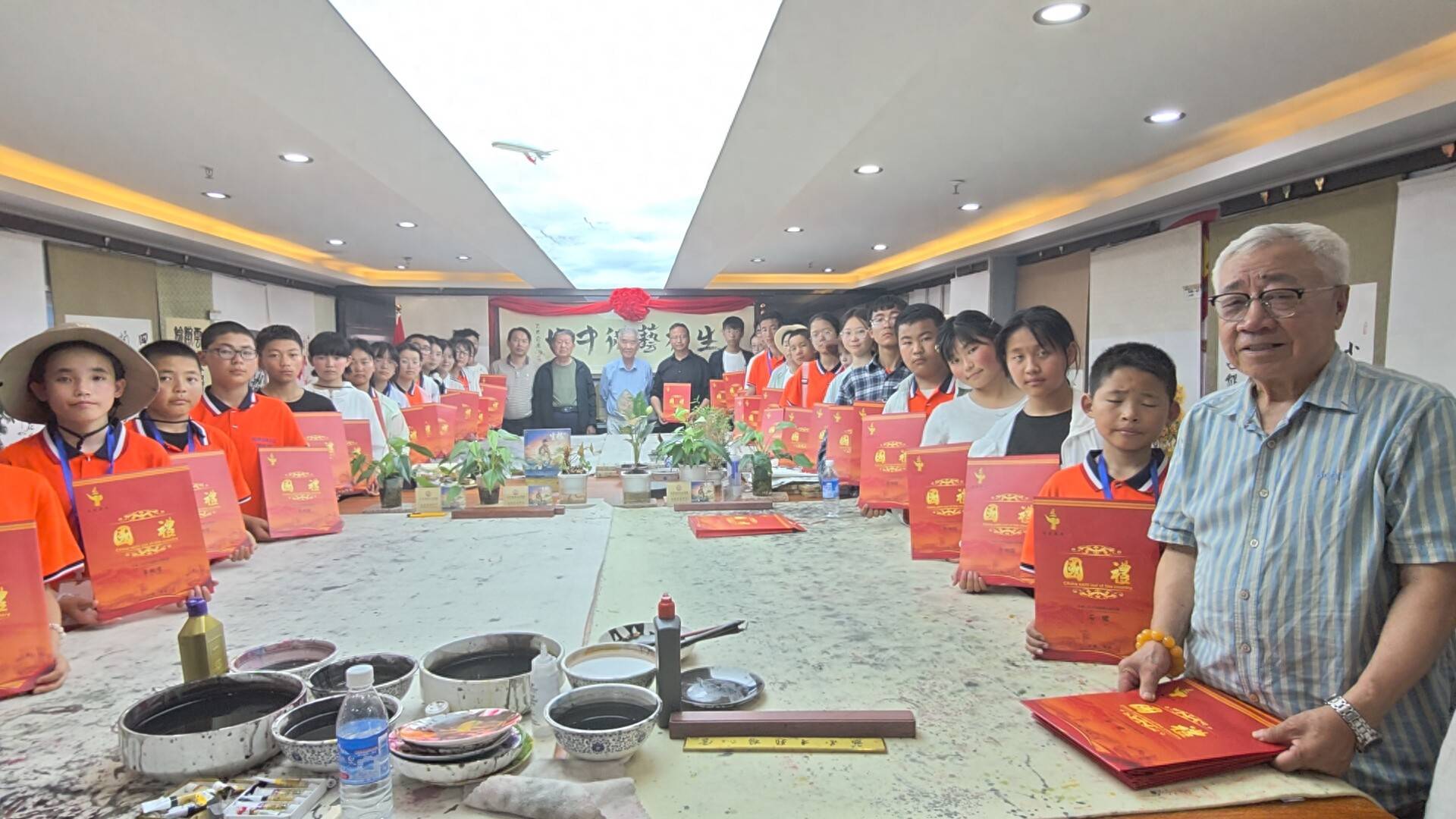 生根艺术中心积极参与甘肃临潭县青少年“手拉手”夏令营活动