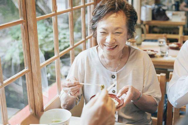 医生：晚餐一换，肾结石少一半！这4种食物要少吃，小心结石增大