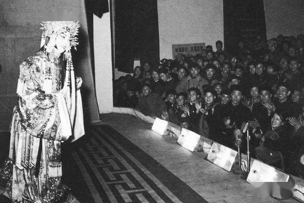 看戏叫好是极需要艺术修养的学问