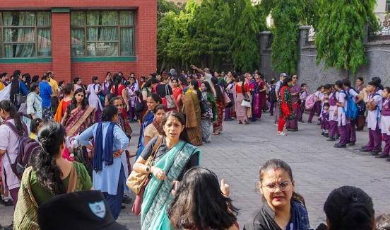 “你们应该像我一样受苦”，印度60多所学校同日收到“诈”弹威胁邮件