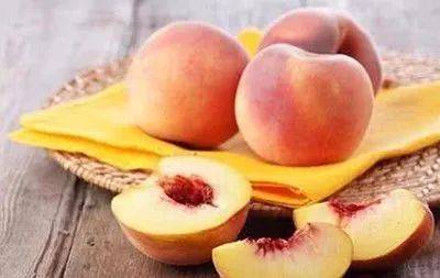常吃桃子有什么好处？提醒：这几类人平时尽量少食用，有助于健康