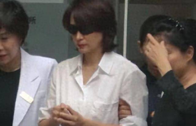 原创            “重返舞台”不到两个月，董卿突传坏消息！但这次无关丈夫密春雷