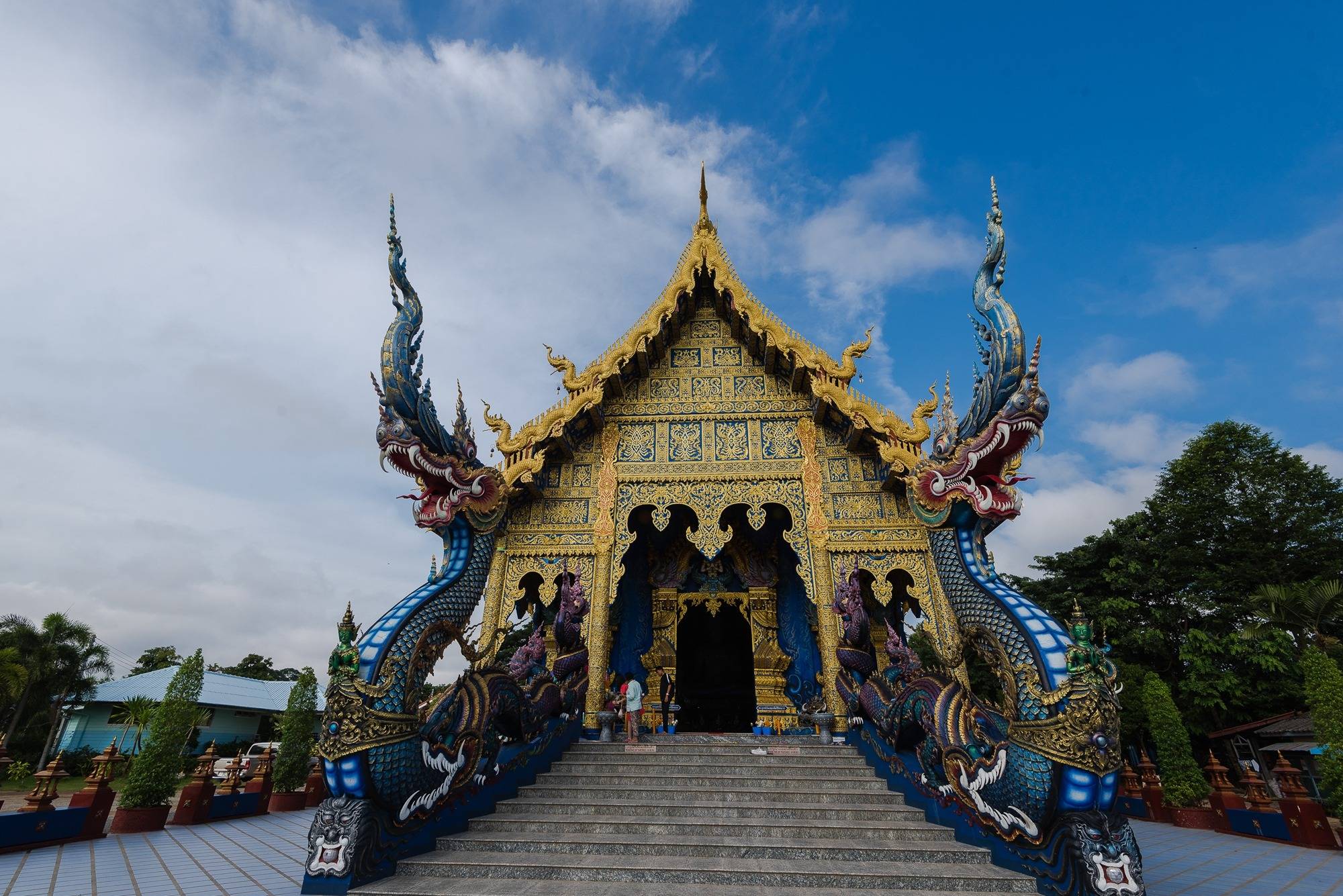 泰国清莱蓝庙，看蓝白金三色交响曲，感受泰北纯粹的信仰与艺术