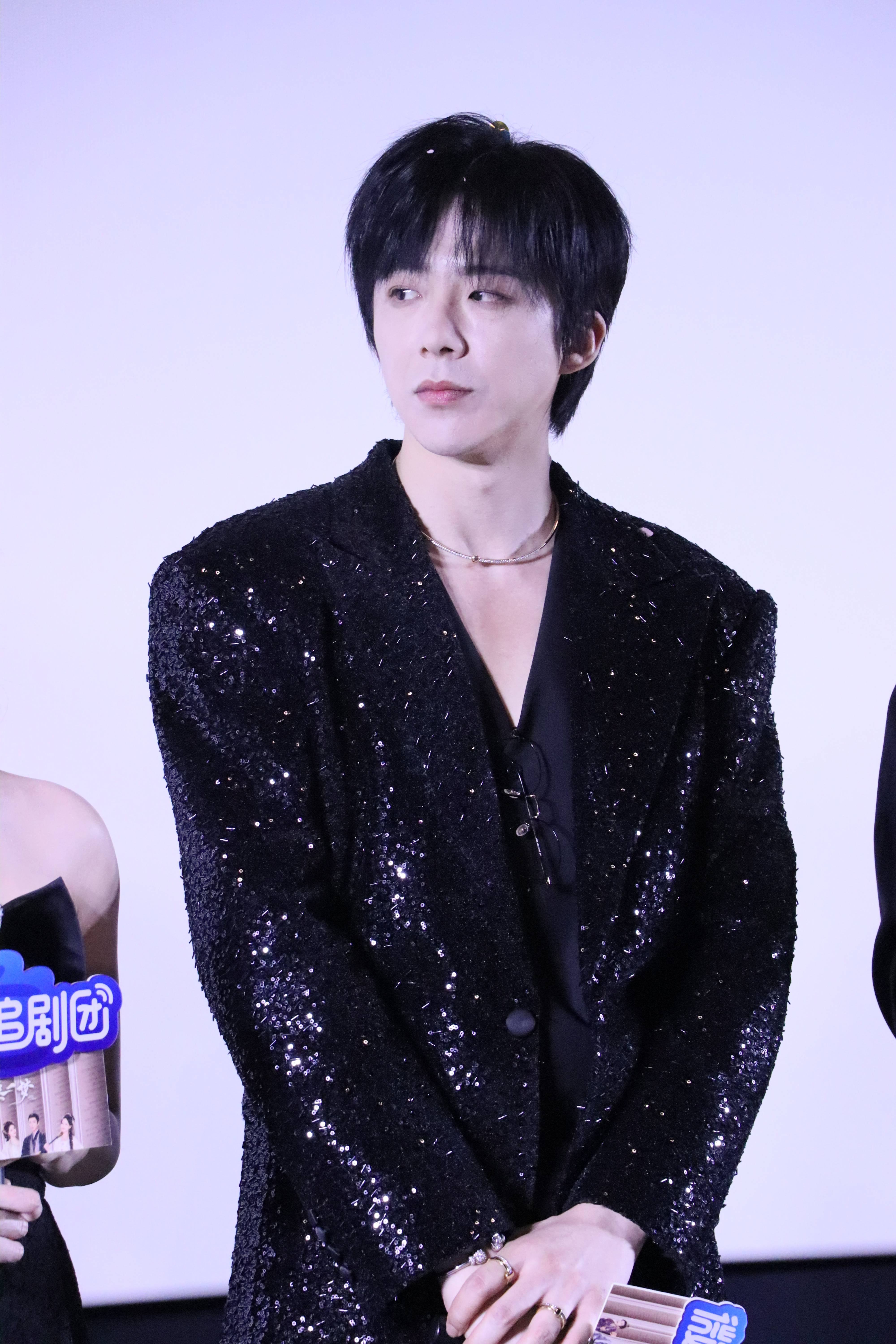 刘宇宁解读《书卷一梦》男主人设 李一桐祝大家今年都暴富