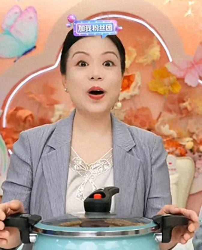 原创            许敏直播带货成绩喜人，两个儿媳表现引热议，一个嫉妒一个蹭流量