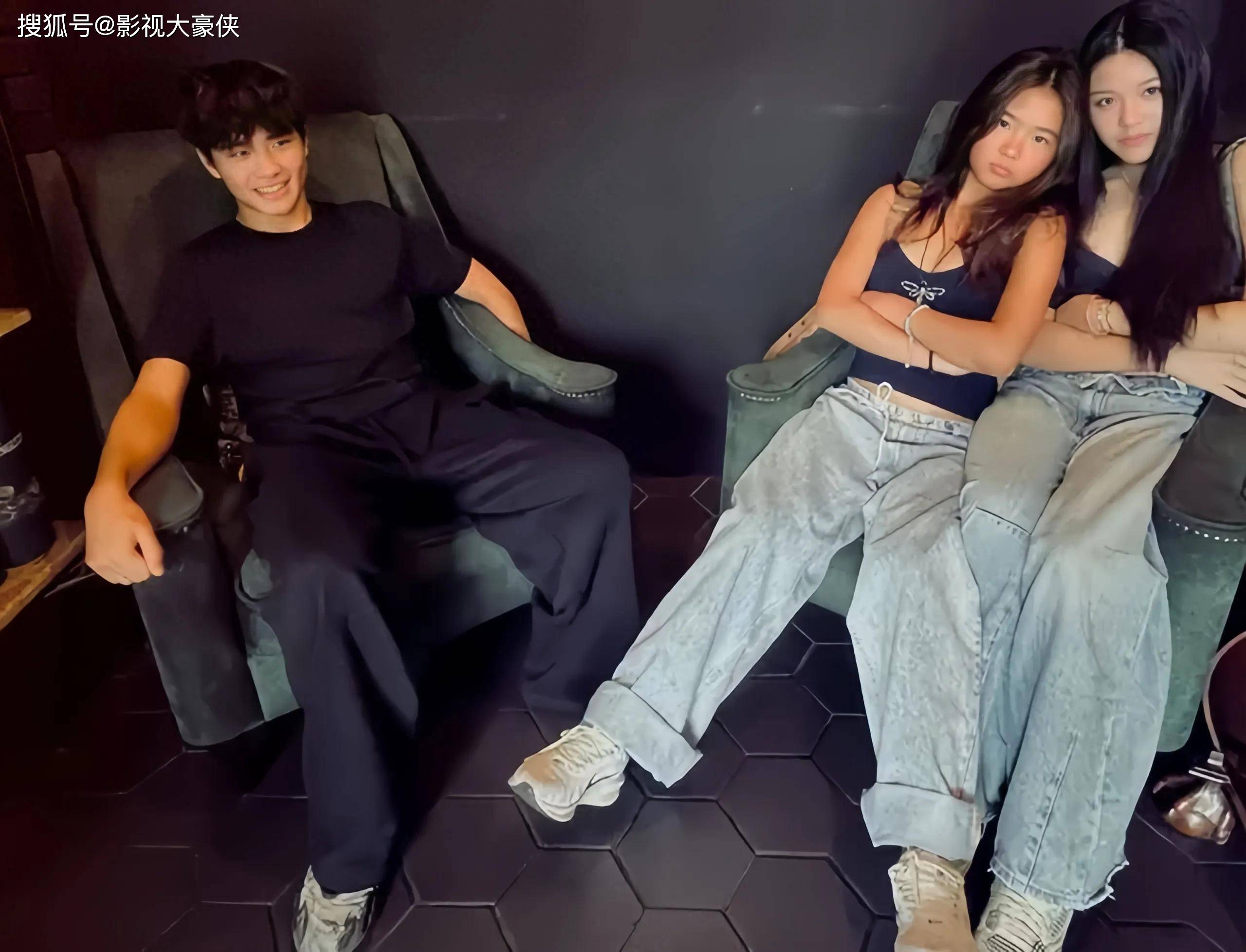 原创            17岁曹格儿子Joe晒恋情照，神秘女友曝光，网友直呼“太美了”！