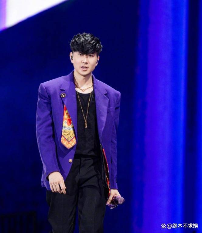 原创            林俊杰心脏出问题每天要用药！一切早有端倪，本人爱熬夜喝咖啡！