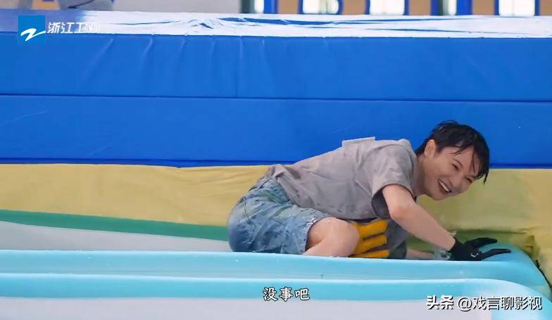 原创            奔跑吧：全员黑化，周深爆笑化身卓别林，反差形象笑喷全网观众