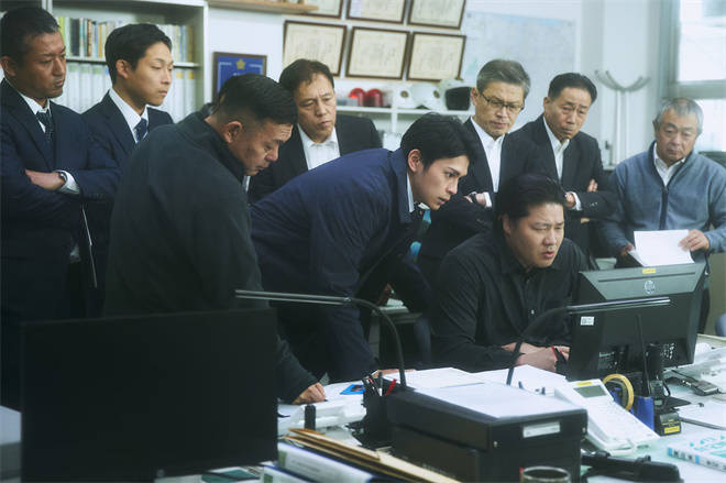 藤井道人新作《港之光》曝剧照 真荣田乡敦主演