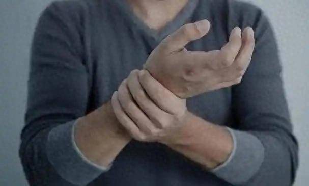 人不会无缘无故得脑梗！医生忠告：身体潜藏的3个异常，别大意了