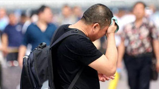 一动就汗多的人，是身体虚吗？医生直言：出汗多建议排查这4种病