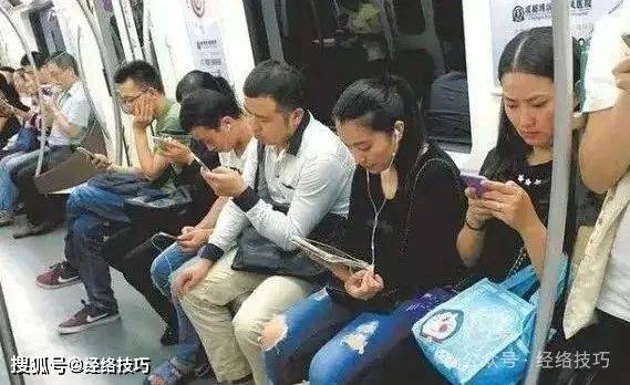 原创            睡前捏手指，为眼睛注入清新活力感