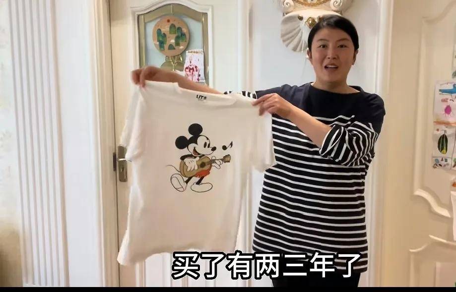 原创            瘦身成功穿上S码，小二姐炫耀，粉丝却表示怀疑