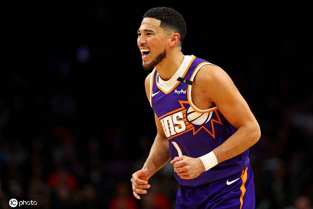 原创            创造历史！布克2年1.45亿美元提前续约太阳