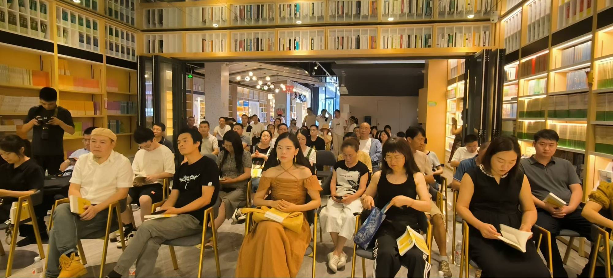 熊生庆小说集《逐水船》新书分享会在贵州水城举行