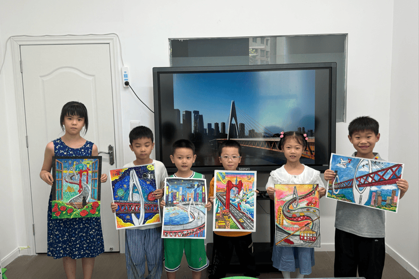 40余名小画家共绘“桥梁梦”