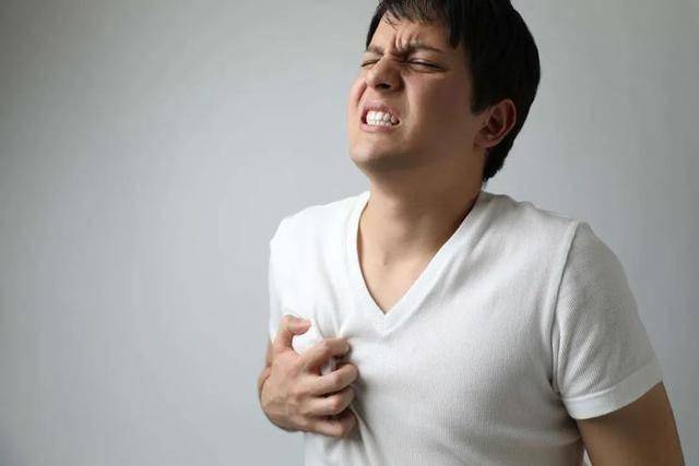 28岁小伙突发心梗，医生叹息：把4样当主食吃心脏再强也扛不住