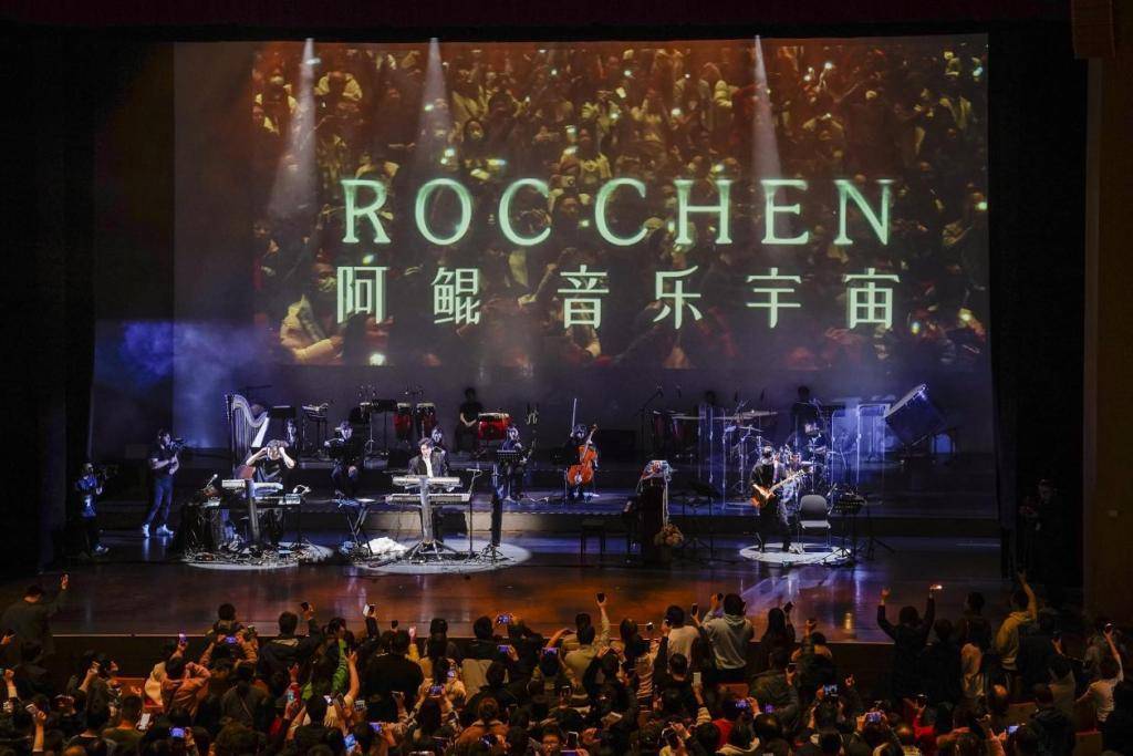 西岸“自在春天”艺术节收官，阿云嘎《风声》来接棒