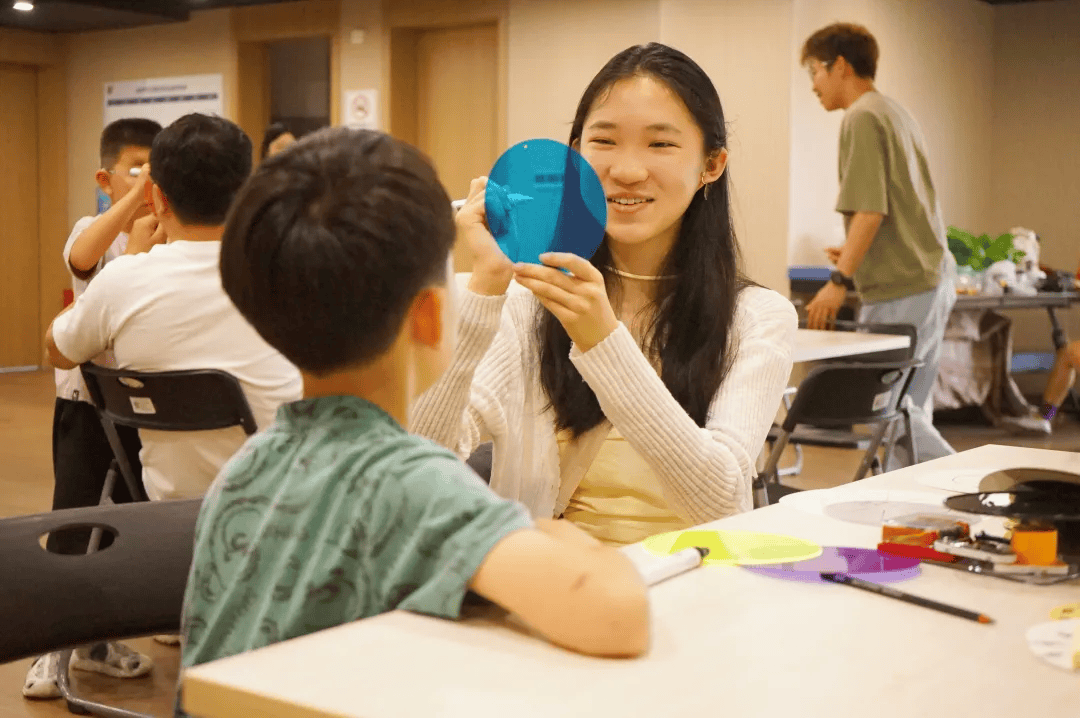 艺术项目如何接地气？“八点半以后”让社区居民互相画像