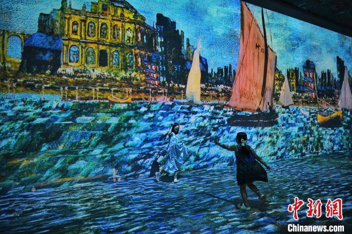 天津：停车楼变身艺术博物馆