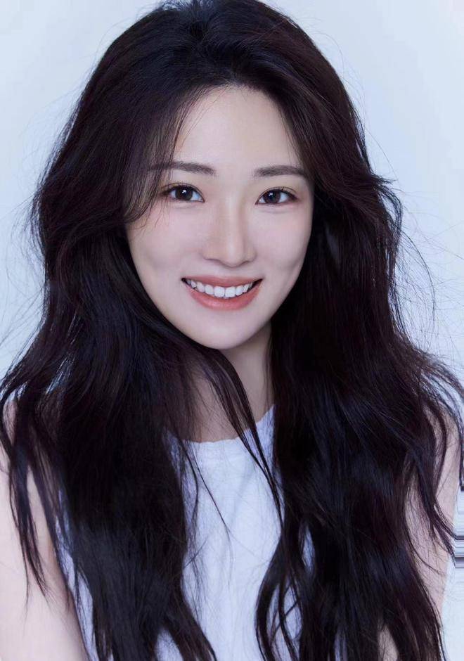 原创            张凯丽没有想到，27岁的女儿只是上了一档综艺，自己老脸都丢尽了