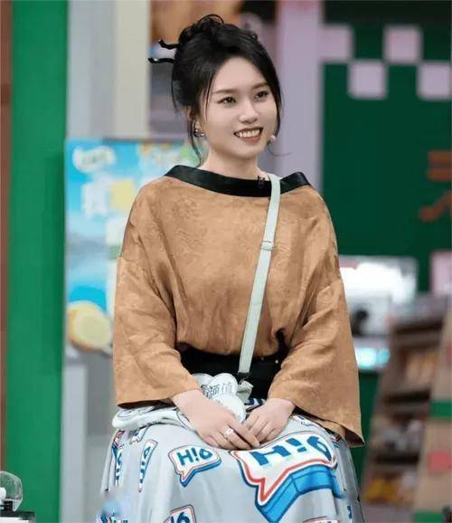 原创            李雪琴：用“躺平”哲学颠覆精英游戏规则