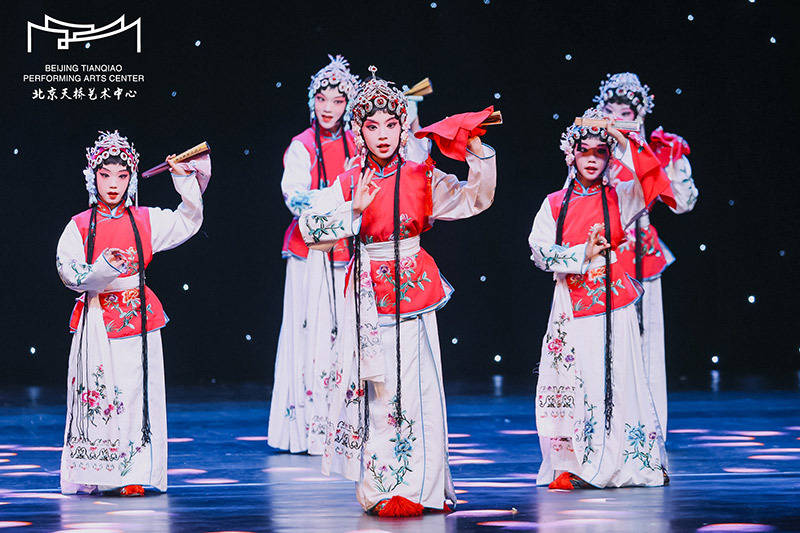 “童心艺聚”艺术双周系列活动助力孩子点亮舞台梦想