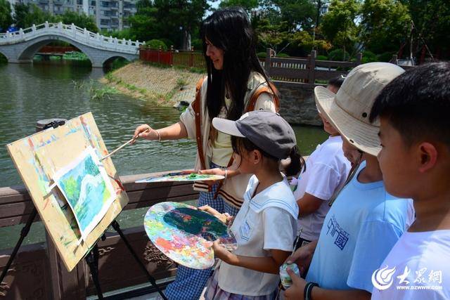临沂：暑期公益小课堂 筑起学生画家“梦”