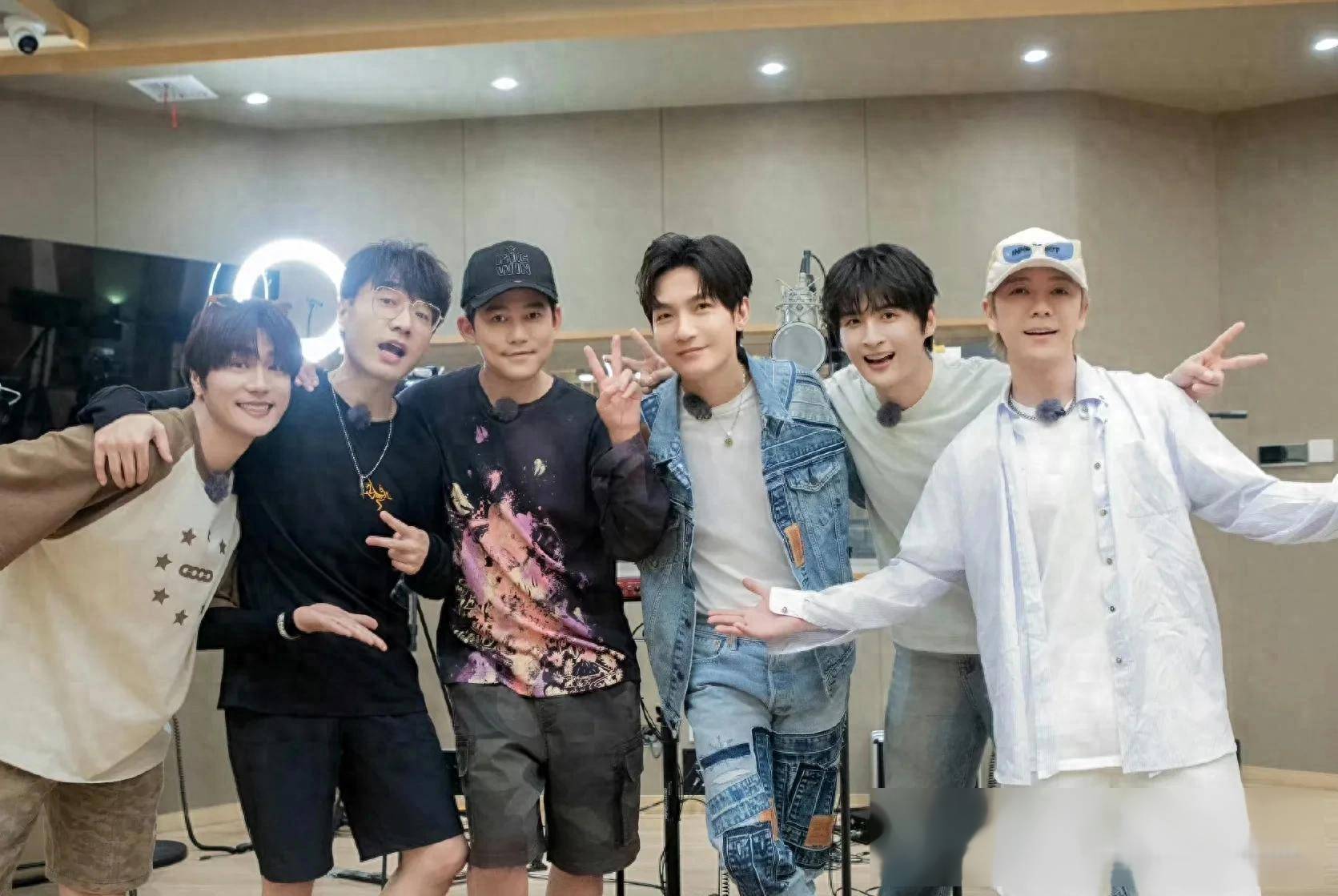 原创            苏醒一下子参加了两档芒果最累的综艺！喊话何炅来分担压力