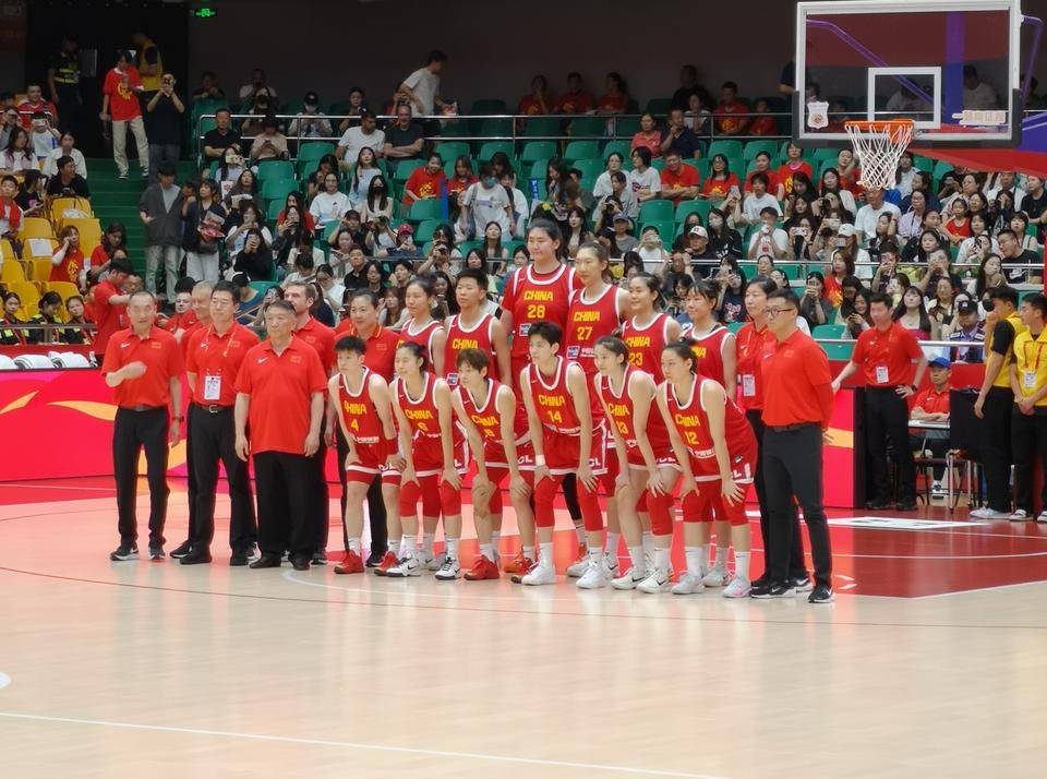 老帅点兵，中国女篮出征亚洲杯：再起雄心争卫冕,战至黄昏谁封神