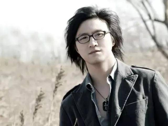 原创            汪峰综艺互动引轩然大波，合照力破谣言护真爱