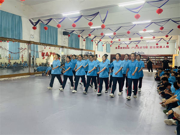 14岁少年厌学背后：身体不适竟是心灵发出的求救信号