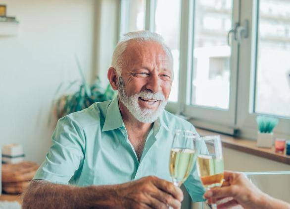 原创            白酒再次成为关注中心！医生发现：糖尿病喝白酒时，多留意8点！