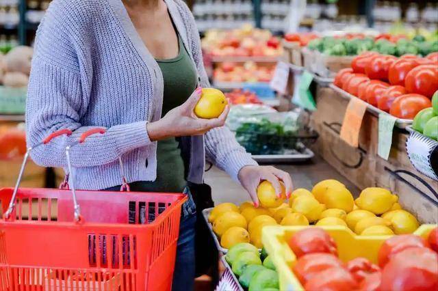 老年人要多吃桃子？医生：这4种水果糖尿病可以吃，很多人不了解