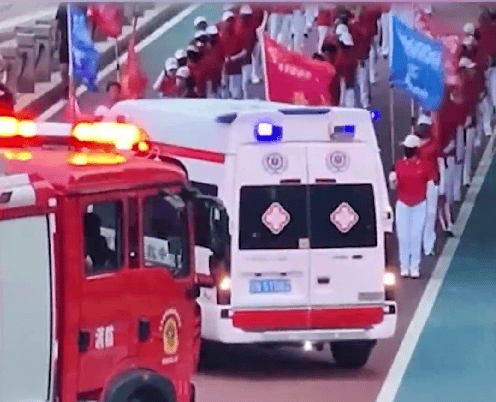 老年暴走团逼停消防车和救护车！牵头人：没拉警报不让道