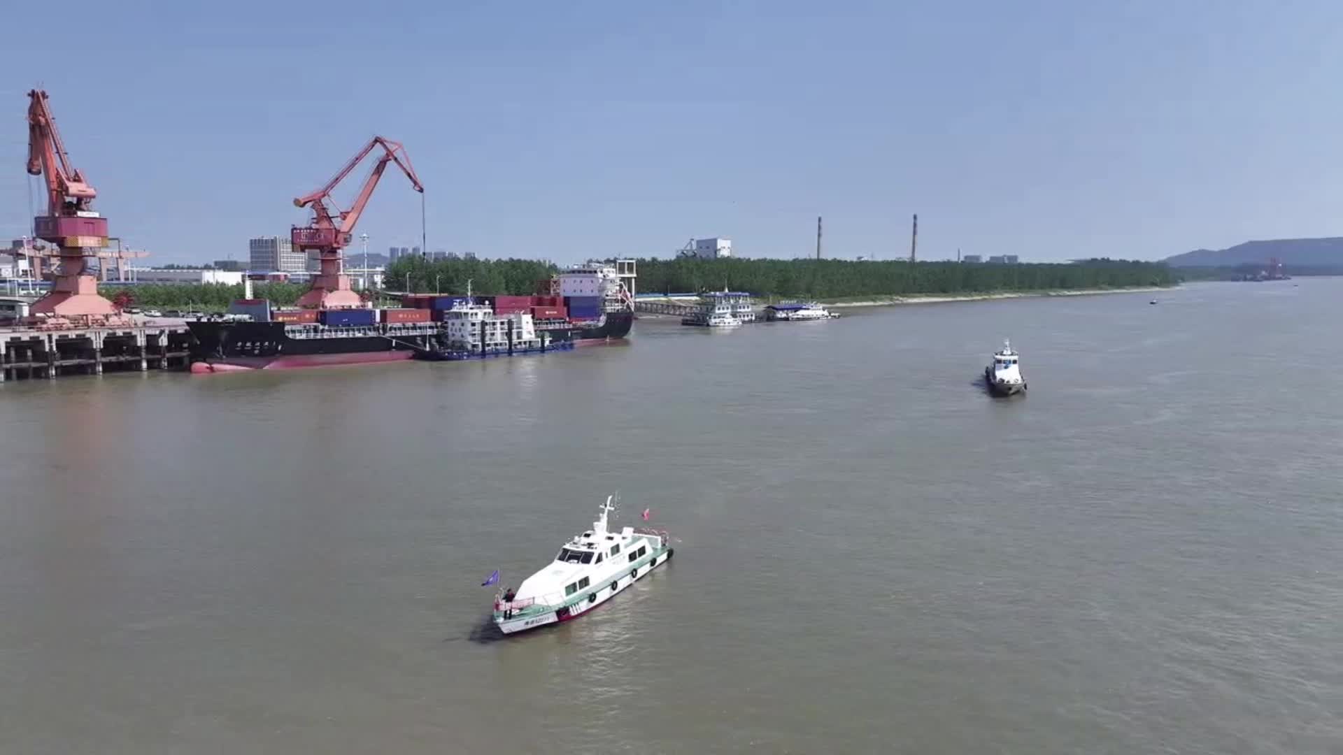 “湖北造”出海再添新通道  武汉经开港首条直达日韩航线开通