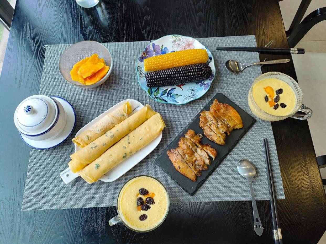 三伏天老两口早餐，简单就几样，老公却夸太丰盛！网友：幸福