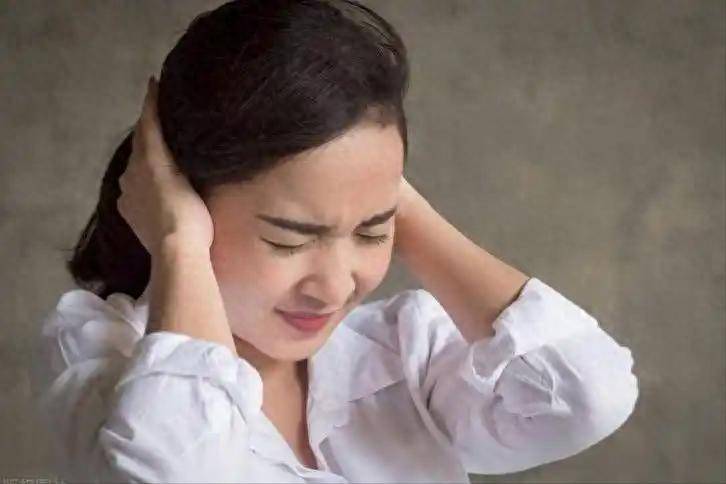 焦虑真的跟疾病有关，医生发现：总是焦虑的人，要排查这4种疾病