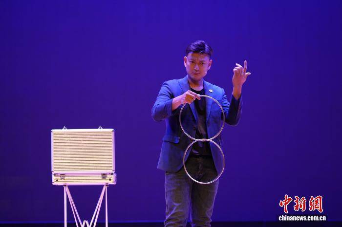 沪港澳台青年魔术师相聚上海 用艺术致敬历史