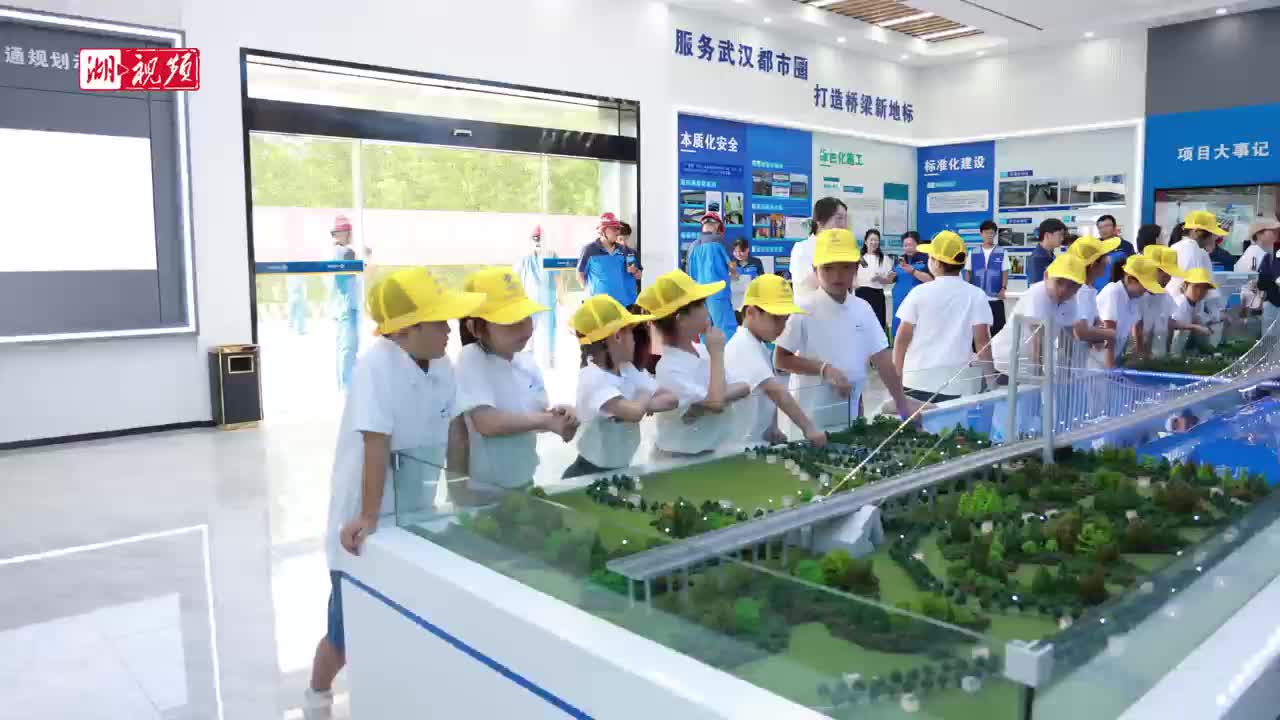 跨越万里的亲子互动     我为海外建地铁的爸爸感到自豪